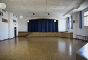Grosser Saal mit Bühne
